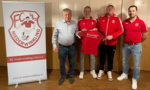 Großzügige Trikotspende erfreut Fußballnachwuchs des FC Niederwinkling
